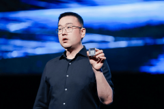 计谋明白指向“软硬一体处理方案供给商”